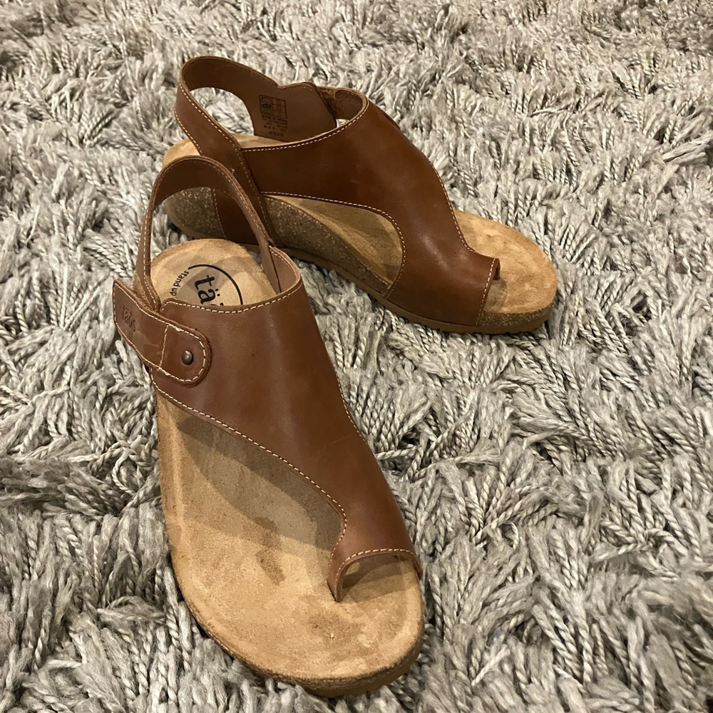 Brand new Taos sandals